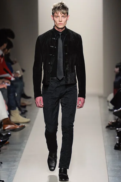 Look 30